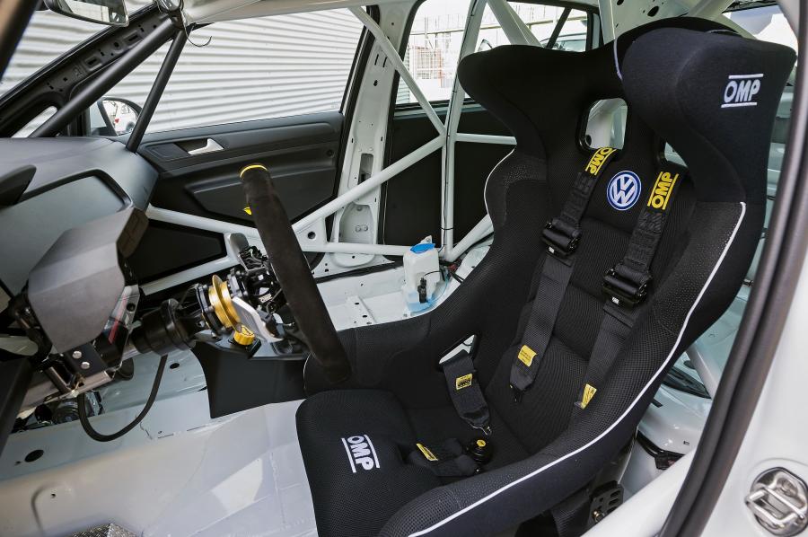  Volkswagen Golf TCR Concept 2015 года  (фото 3 из 4)